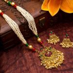 white-floral-element-necklace