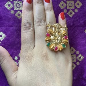 gold-polished-circular-ring