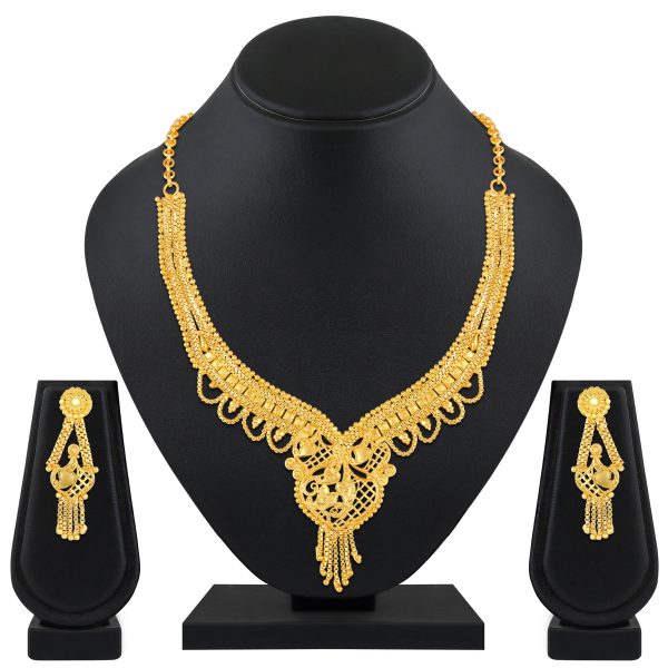 chain-detailing-necklace-set