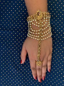 champagne-floral-pattern-hand-chain