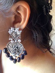 black-earring-set