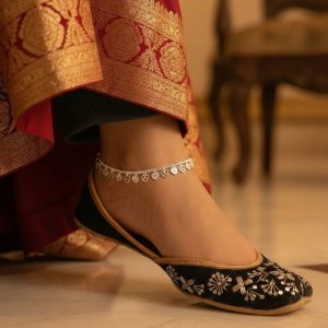 silver-heart-anklet