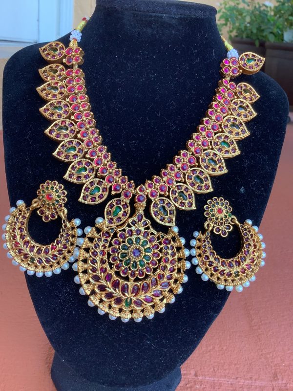 multicolor-faux-pearls-necklace