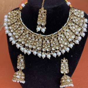 white-collar-necklace-set