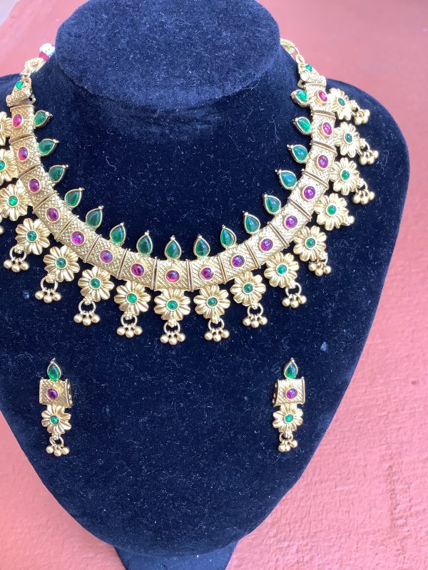 gold-multicolor-necklace-set