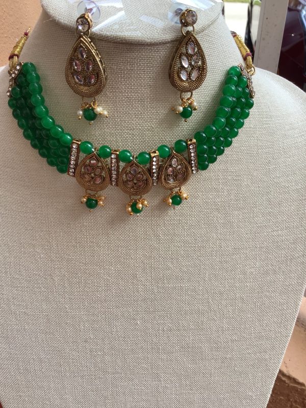 green-beaded-necklace