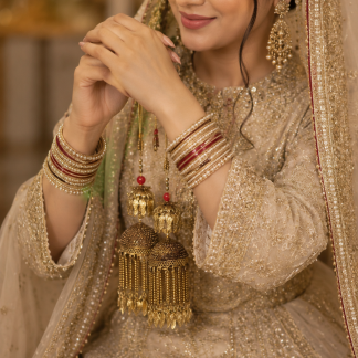traditional-gold-bridal-kaleera-red-accents