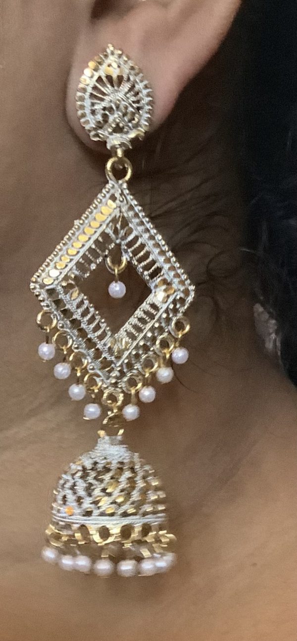 white-diamond-jhumka